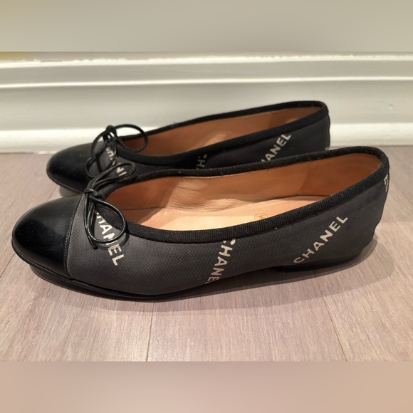 Chanel Canvas Logo Ballet Flats Size 35.5 Black and White Authentic - Picture 12 of 13